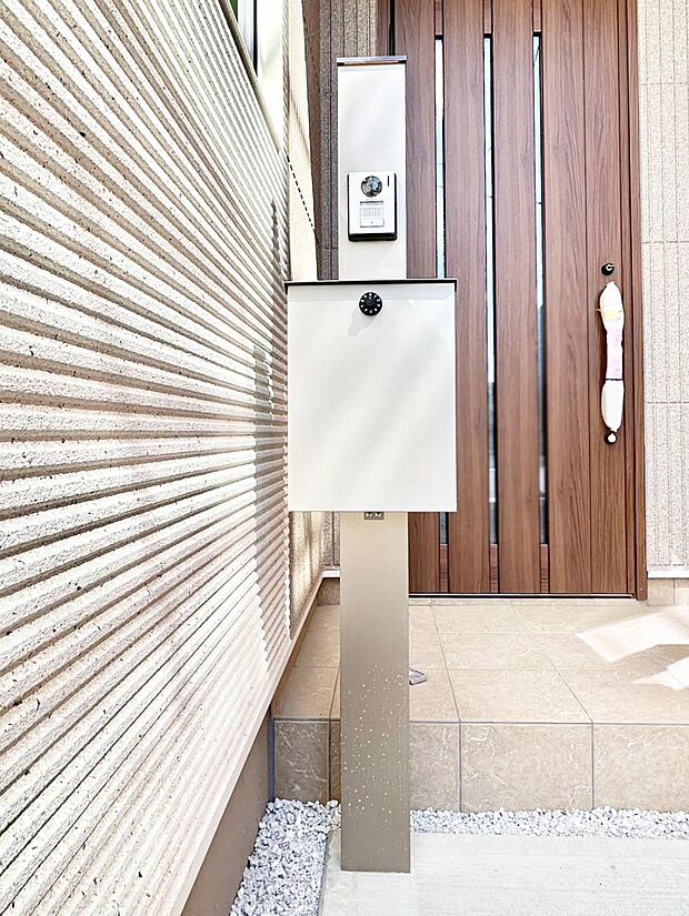 【その他現地】表札・インターホン・ポストをひとつに集約