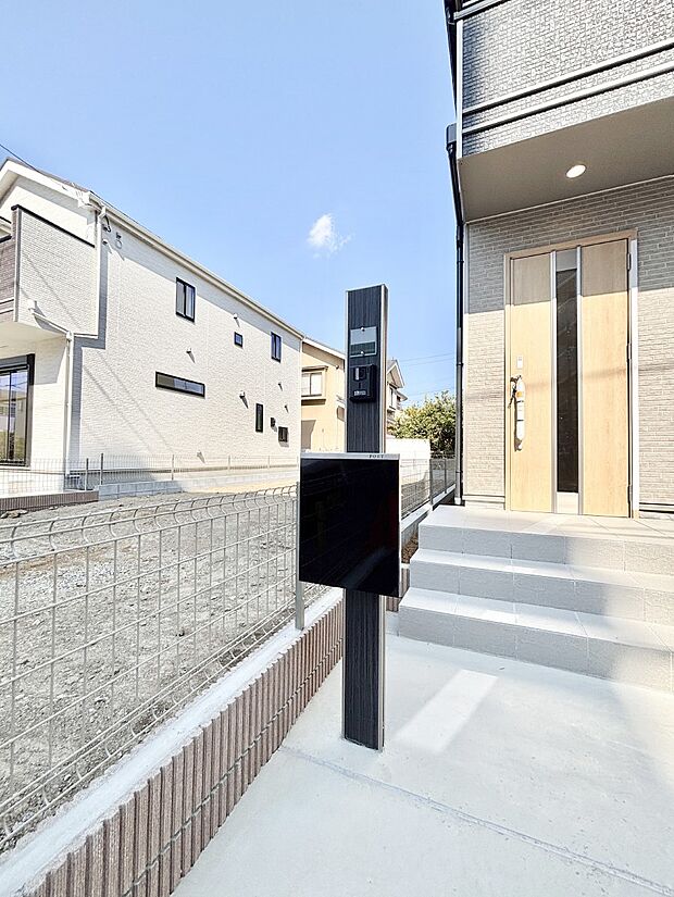 【その他現地】表札・インターホン・ポストをひとつに集約　