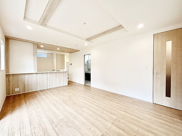 【ダイニング】家族の笑顔が自然と生まれてくる、そんな雰囲気のダイニングに仕上がっています。