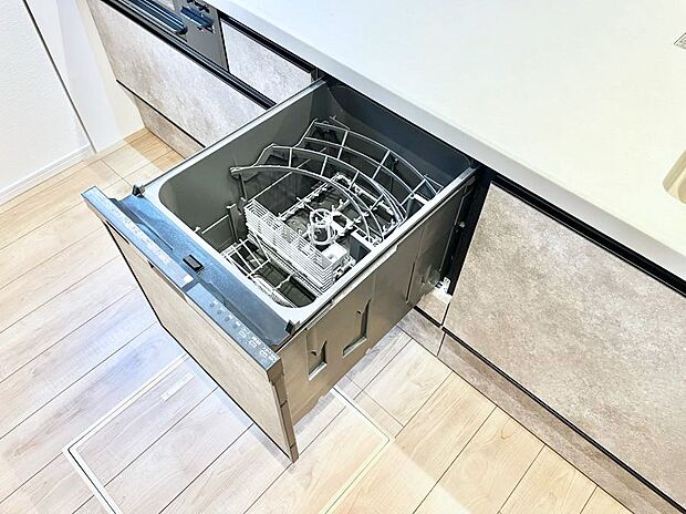 【その他設備(食洗機)】面倒なお片づけは食洗機にお任せ！家事の負担が減って、時間にも気持ちにもゆとりができます。