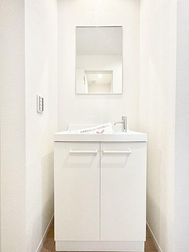【その他設備(セカンド洗面台)】あると便利なセカンド洗面台。