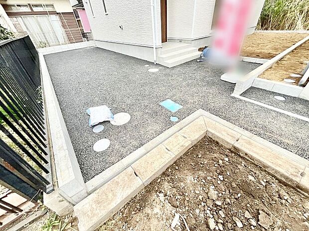 【駐車場】駐車2台可能!急なお客様の駐車に。また、ご家族の自転車スペースとしても大活躍。