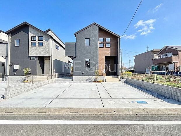 【現地外観写真】洗練された外観、上質な住空間が広がる室内は永く安心して過ごせる住居です。