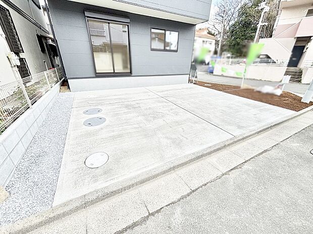 【駐車場】目の前が駐車場だと雨の日も大量にお買い物をした時も便利ですね