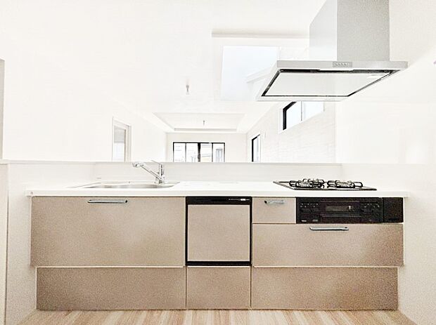 【キッチン】毎日使うキッチンだから、使いやすさ&お手入れのしやすさにこだわりました。