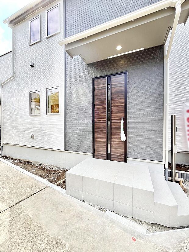 【玄関】大切な家族、来客を出迎える玄関。