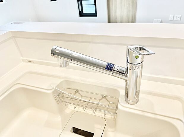 【その他設備(蛇口一体型浄水器)】いつでも清潔なおいしいお水を。一つの水栓で水道水と浄水を使い分け。