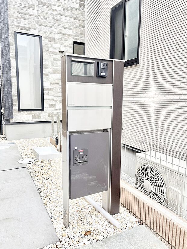 【その他現地】表札・インターホン・ポストをひとつに集約