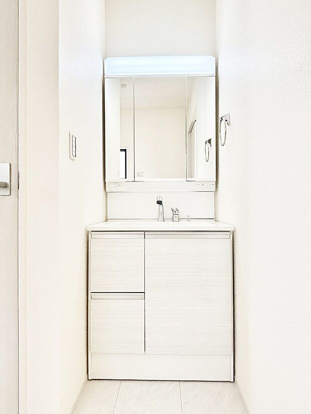 【洗面台・洗面所】収納力と機能性に優れた洗面化粧台