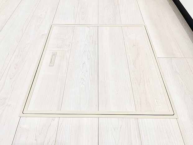 【その他設備(床下収納)】床下収納付き！日用品・非常用品の収納にも大活躍。