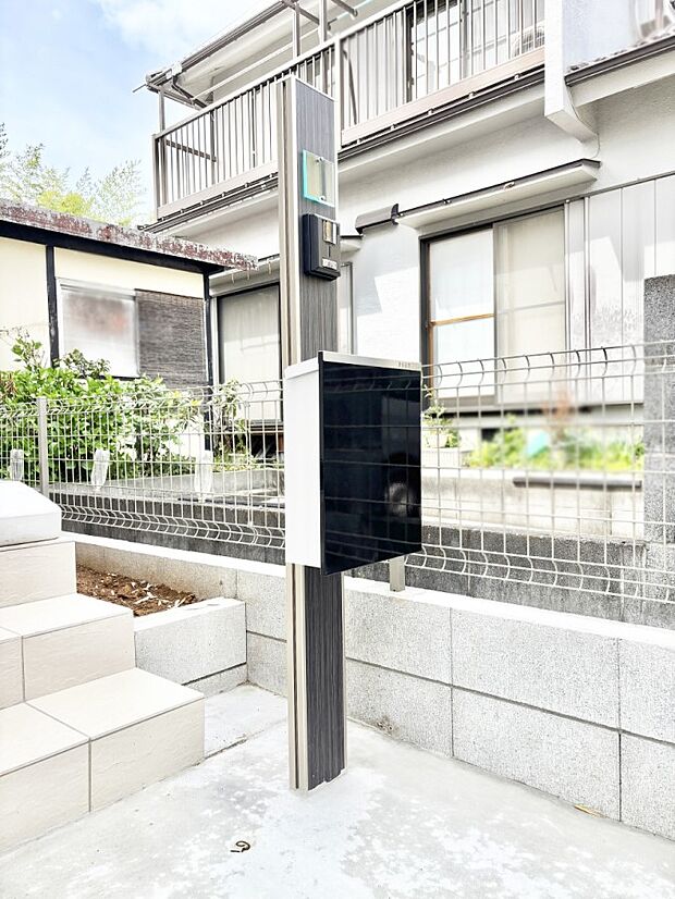 【その他現地】表札・インターホン・ポストをひとつに集約