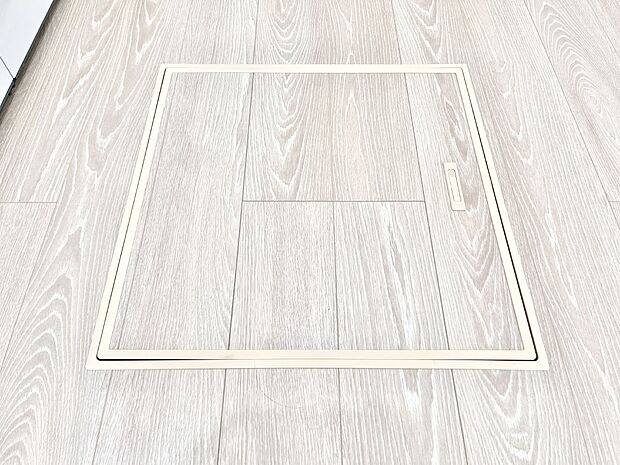 【その他設備(床下収納)】床下収納付き！日用品・非常用品の収納にも大活躍。