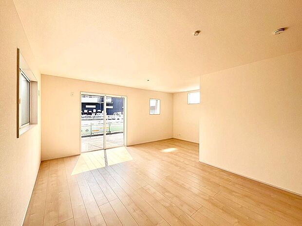 【ダイニング】家族の笑顔が自然と生まれてくる、そんな雰囲気のダイニングに仕上がっています。