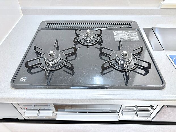 【その他設備(Ｓｉセンサーコンロ)】ガスコンロはＳｉセンサー搭載。火力調節や焦げ付き・消し忘れも防いでくれます。