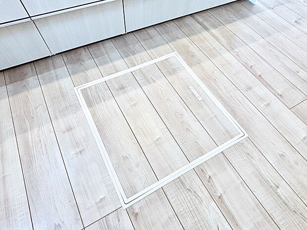 【その他設備(床下収納)】床下収納付き!日用品・非常用品の収納にも大活躍。