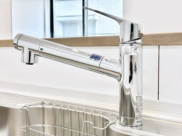 【その他設備(浄水器)】いつでも清潔なおいしいお水を。一つの水栓で水道水と浄水を使い分け。