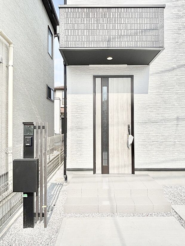 【玄関】大切な家族、来客を出迎える玄関。