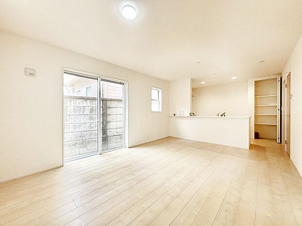 【リビングダイニング】リ　ビングイン階段を採用！家族団らんの時間が充実しそうなリビングダイニング