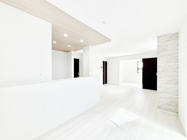 【ダイニング】家族の笑顔が自然と生まれてくる、そんな雰囲気のダイニングに仕上がっています。