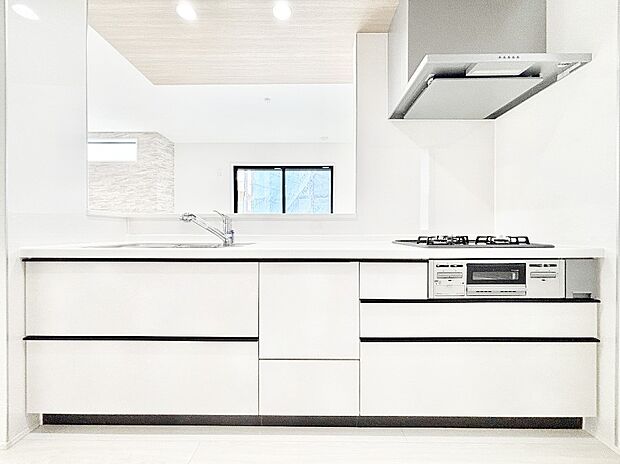 【キッチン】毎日使うキッチンだから、使いやすさ＆お手入れのしやすさにこだわりました。 