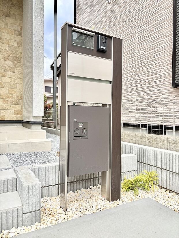 【その他現地】表札・インターホン・ポストをひとつに集約