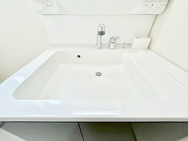 【その他設備(ハンドシャワー水栓)】ハンドシャワー付き!使いやすい洗面台。