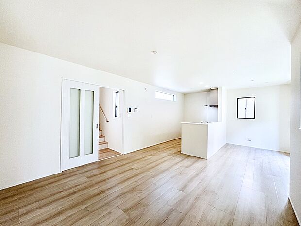 【リビングダイニング】16帖のＬＤＫは家族みんなの快適空間！家族のつながりを強くする大事なスペースです。 