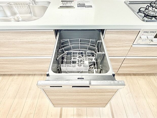 【その他設備(食洗機)】面倒なお片づけは食洗機にお任せ！家事の負担が減って、時間にも気持ちにもゆとりができます。