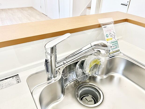 【その他設備(蛇口一体型浄水器)】いつでも清潔なおいしいお水を。一つの水栓で水道水と浄水を使い分け。