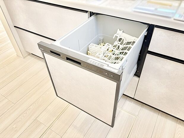 【その他設備(食洗機)】面倒なお片づけは食洗機にお任せ！家事の負担が減って、時間にも気持ちにもゆとりができます。