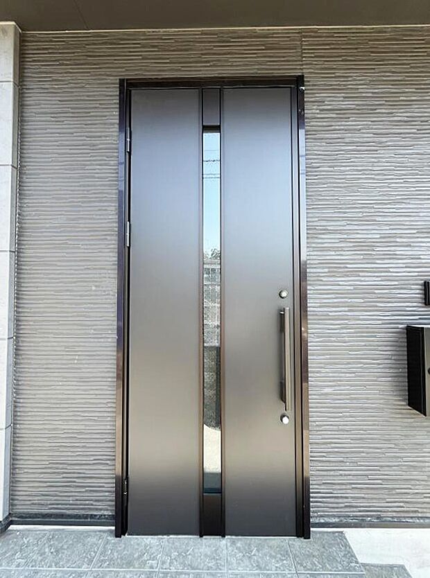 【玄関】大切な家族、来客を出迎える玄関。