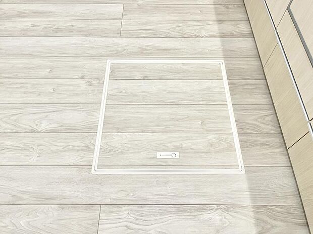 【その他設備(床下収納)】床下収納付き！日用品・非常用品の収納にも大活躍。