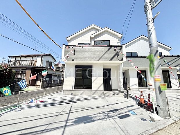 【現地外観写真】洗練された外観、上質な住空間が広がる室内は永く安心して過ごせる住居です。 