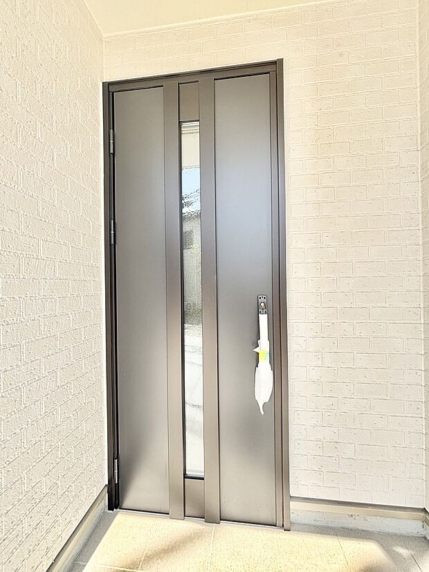 【玄関】大切な家族、来客を出迎える玄関。