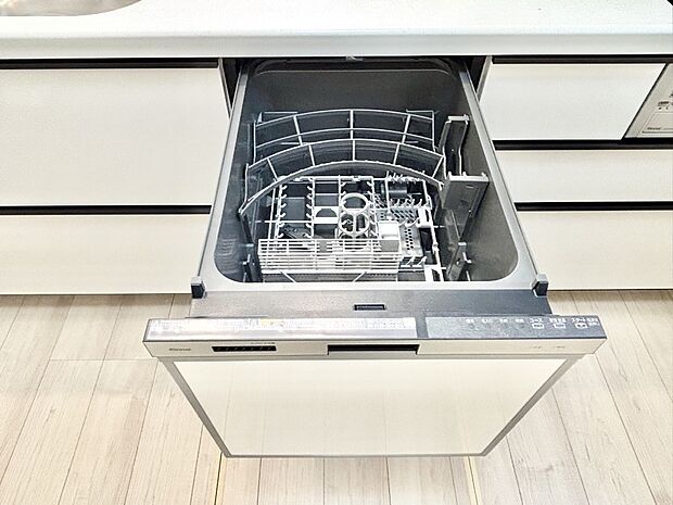 【その他設備(食洗機)】面倒なお片づけは食洗機にお任せ！家事の負担が減って、時間にも気持ちにもゆとりができます。