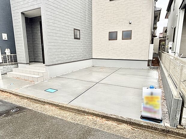 【駐車場】駐車2台可能！急なお客様の駐車に。また、ご家族の自転車スペースとしても大活躍。