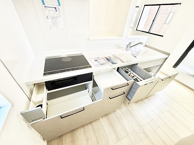 【その他設備(スライド収納)】使いやすさを優先したスライド式収納タイプ!