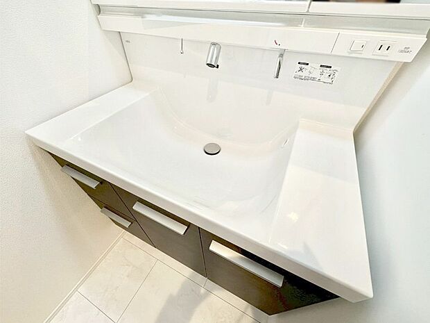 【その他設備(ハンドシャワー水栓)】ハンドシャワー付き!使いやすい洗面台。