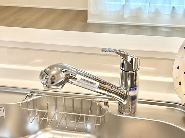 【その他設備(浄水器)】いつでも清潔なおいしいお水を。一つの水栓で水道水と浄水を使い分け。