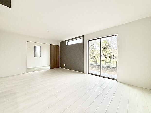 【ダイニング】家族の笑顔が自然と生まれてくる、そんな雰囲気のダイニングに仕上がっています