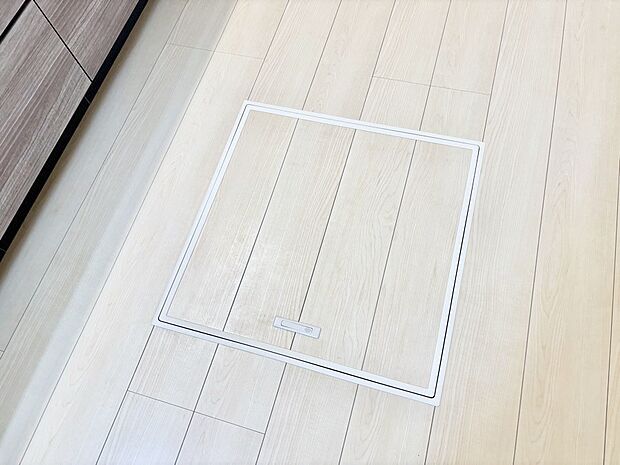 【その他設備(床下収納)】床下収納付き！日用品・非常用品の収納にも大活躍。
