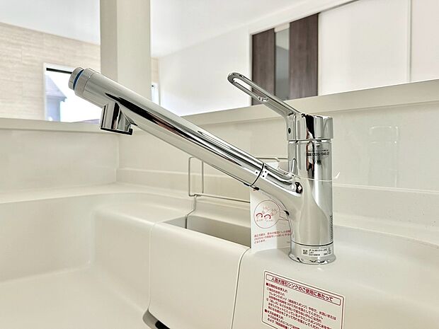 【その他設備(浄水器)】いつでも清潔なおいしいお水を。一つの水栓で水道水と浄水を使い分け。