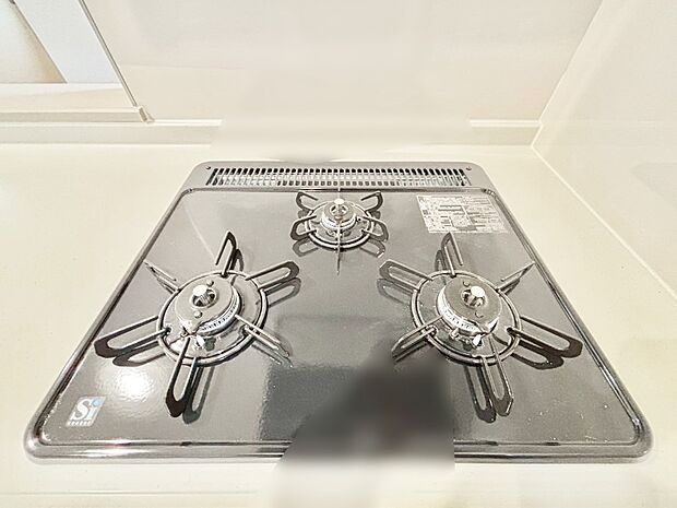 【その他設備(Ｓｉセンサーコンロ)】ガスコンロはＳｉセンサー搭載。火力調節や焦げ付き・消し忘れも防いでくれます。