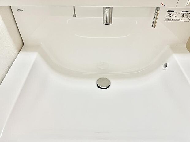 【その他設備(ハンドシャワー水栓)】ハンドシャワー付き！使いやすい洗面台。