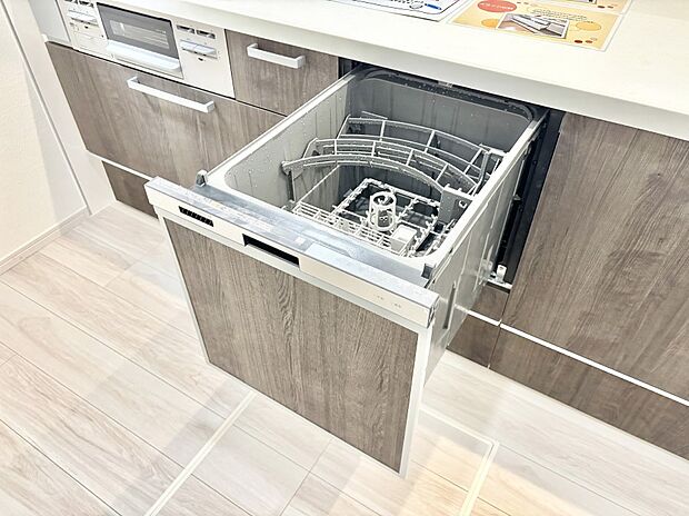 【その他設備(食洗機)】面倒なお片づけは食洗機にお任せ！家事の負担が減って、時間にも気持ちにもゆとりができます。