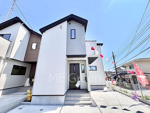 【現地外観写真】洗練された外観、上質な住空間が広がる室内は永く安心して過ごせる住居です。 