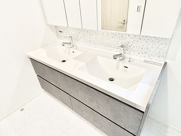 【その他設備(ハンドシャワー水栓)】ハンドシャワー付き!使いやすい洗面台。