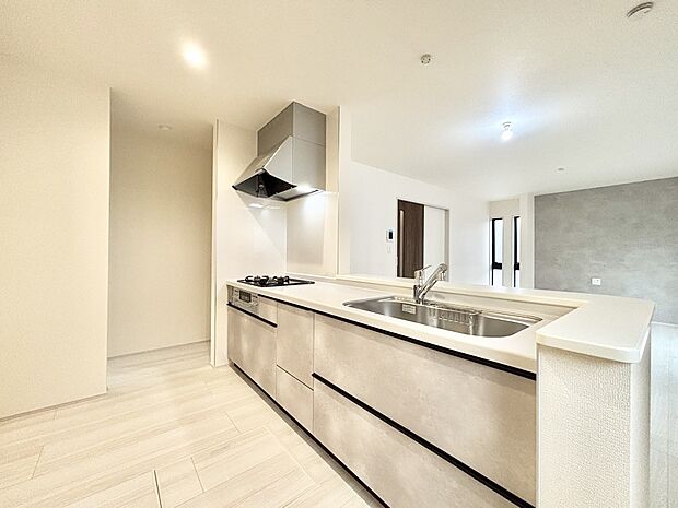 【キッチン】ゆとりあるキッチンではご家族と楽しくお料理ができます。