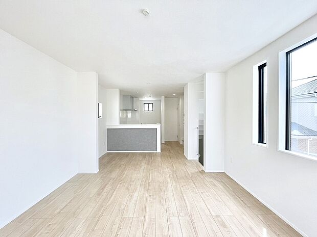 【ダイニング】家族の笑顔が自然と生まれてくる、そんな雰囲気のダイニングに仕上がっています。