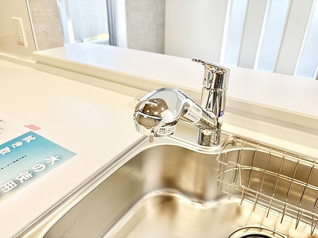 【その他設備(蛇口一体型浄水器)】いつでも清潔なおいしいお水を。一つの水栓で水道水と浄水を使い分け。